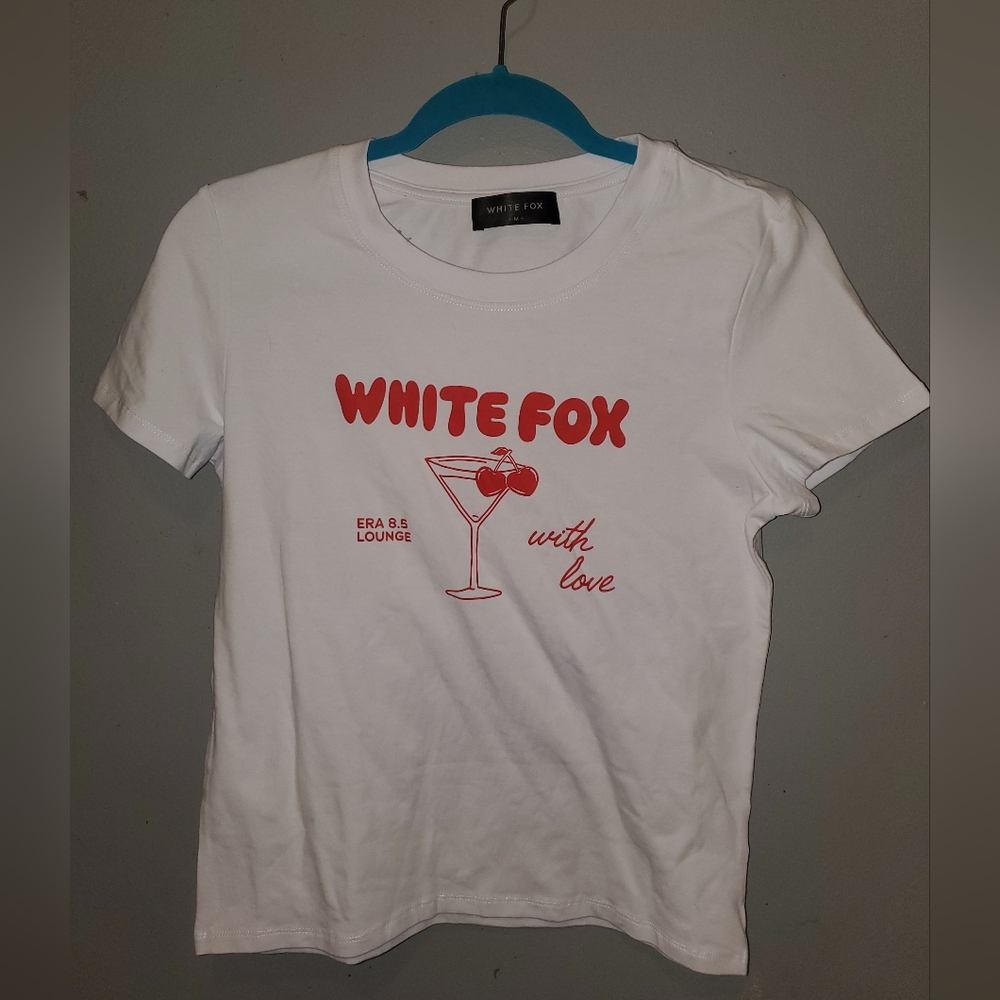 White Fox White T-Shirt with Red Graphic Women Size Medium